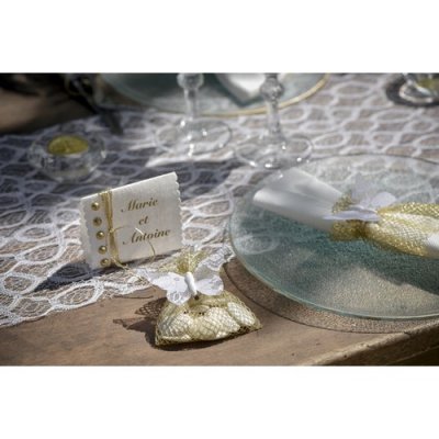 Dcoration de Table  - 4 papillons en dentelle blanche sur pince : illustration